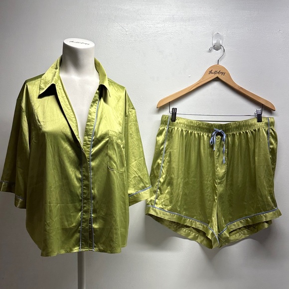 Parade Other - Parade Pajamas Set Satin Silky 2 Piece Loungewear Short Sleeve Shorts Green XL